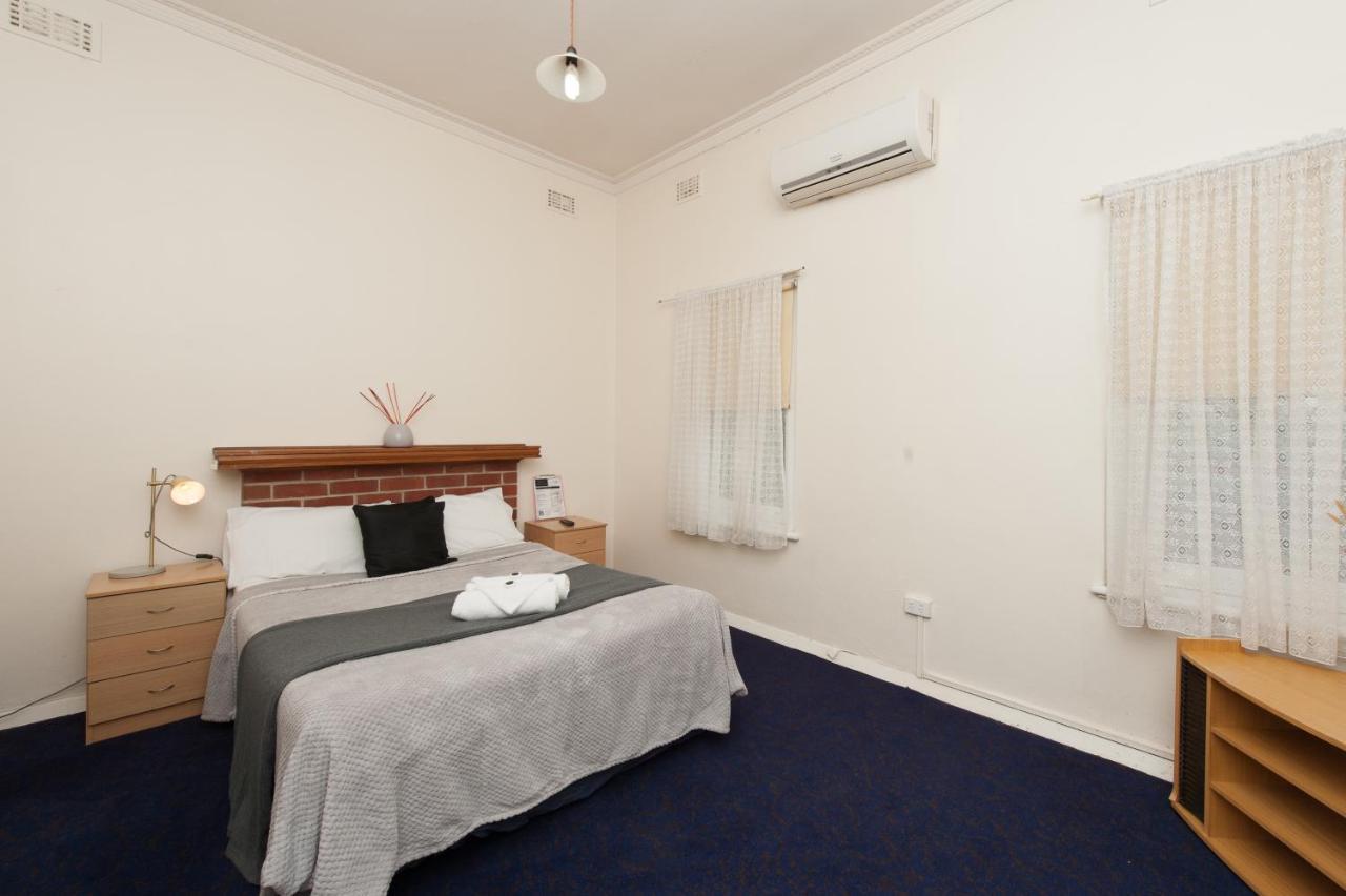 Riverina Hotel Holbrook Exterior photo
